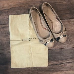 Burberry Brown House Check Flat